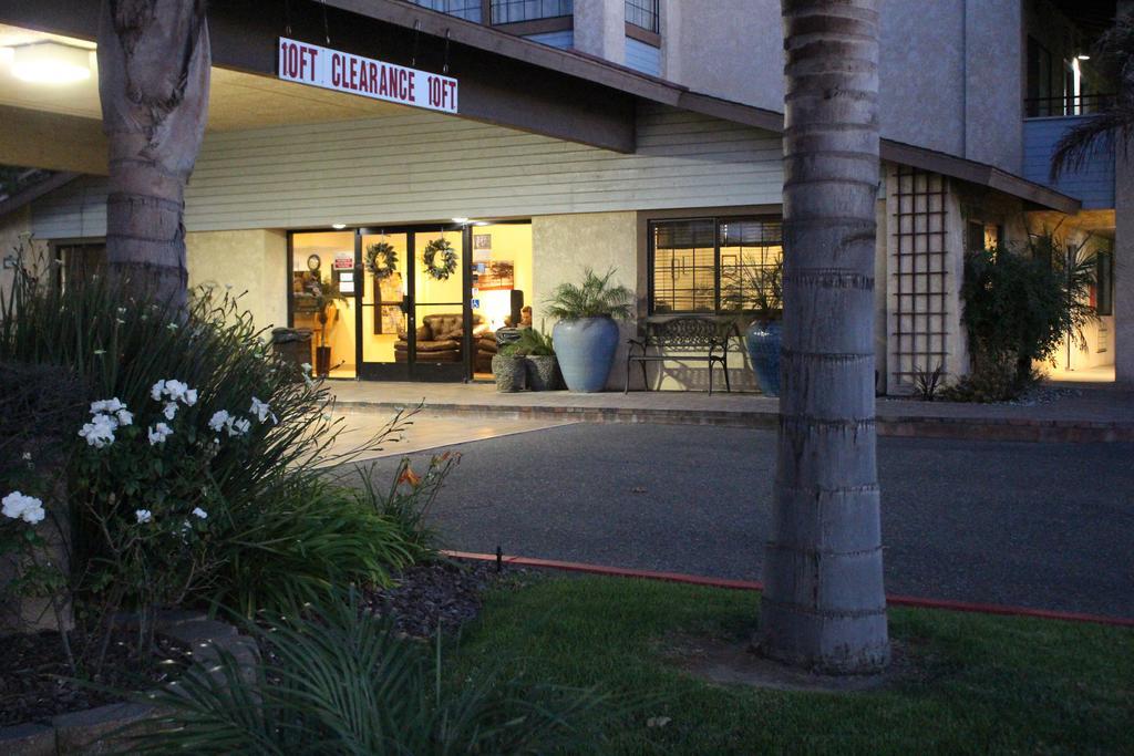 O'Cairns Inn And Suites Lompoc Exterior photo