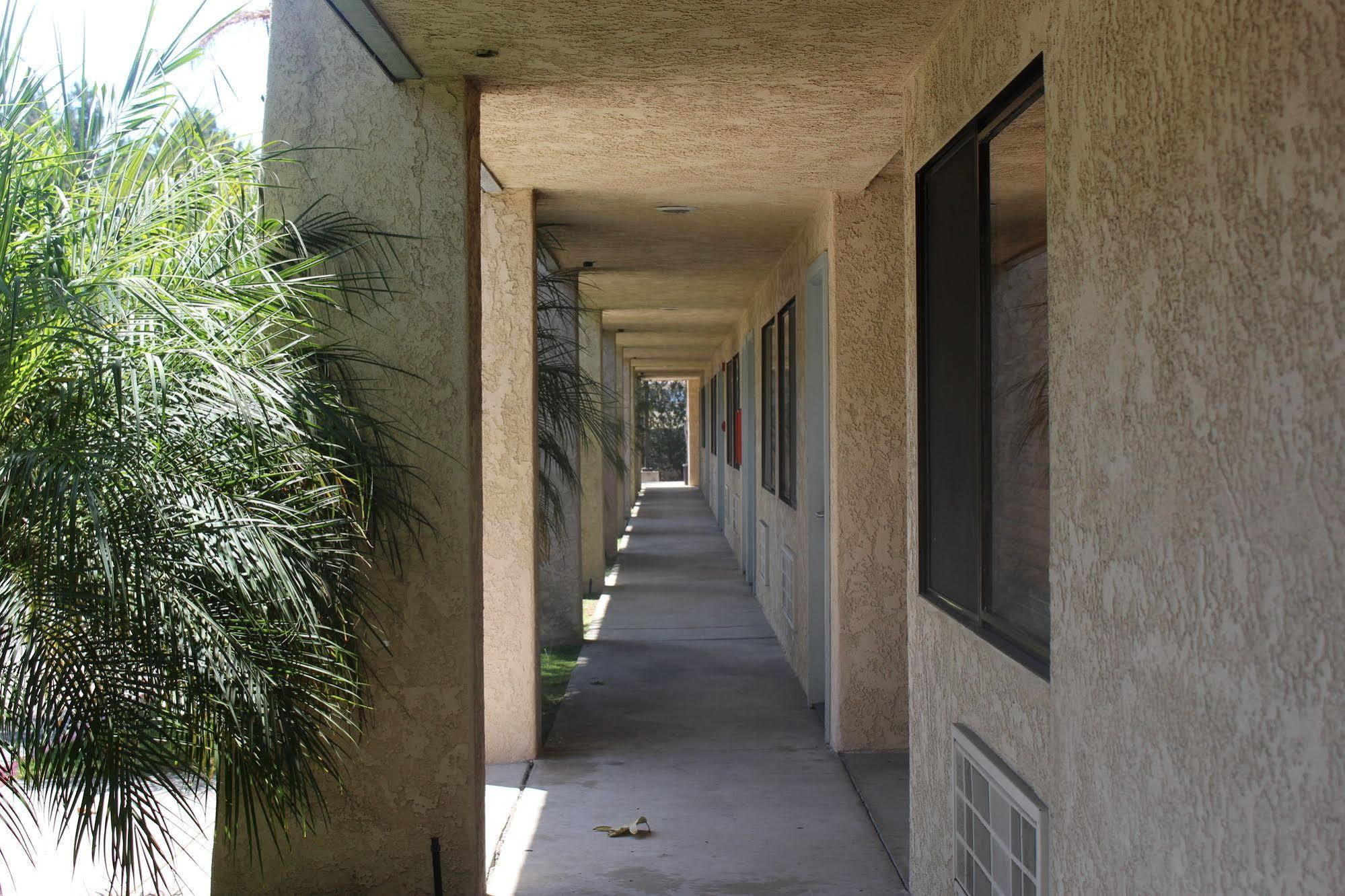 O'Cairns Inn And Suites Lompoc Exterior photo